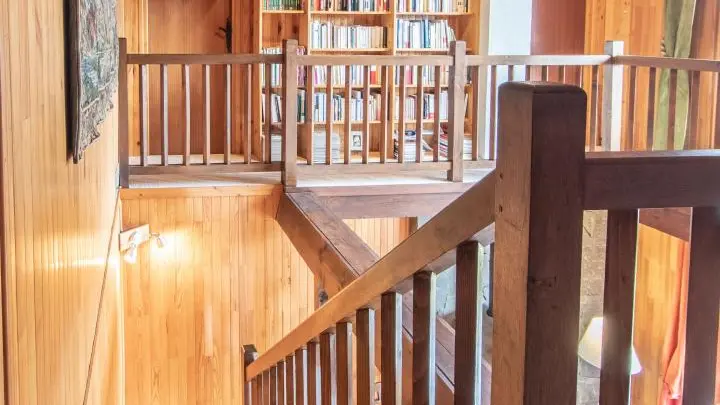 Escalier d'accès étage supérieur