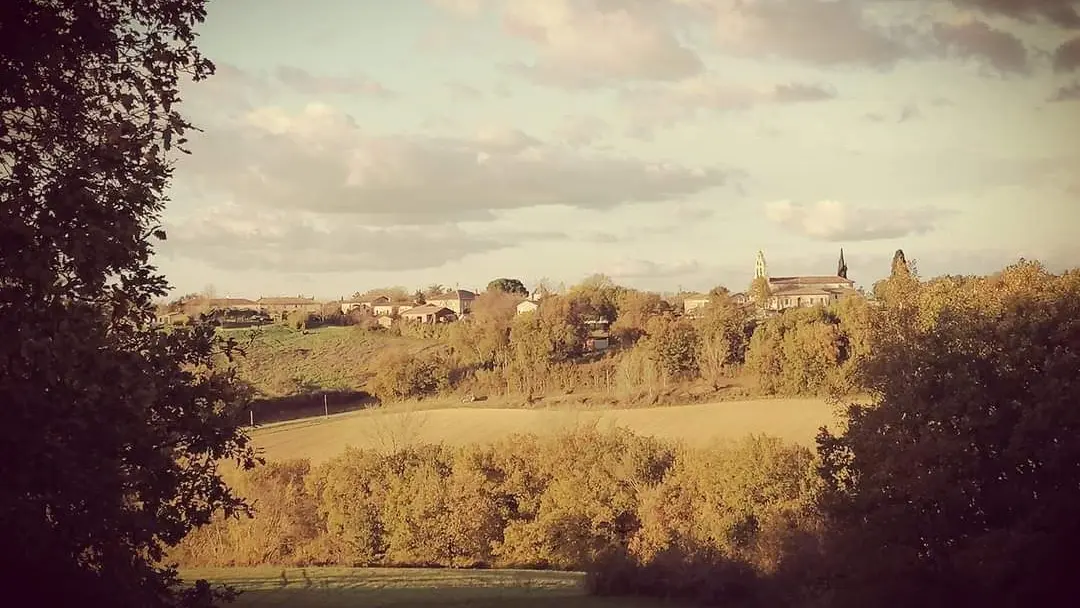 Le village en haut de la colline