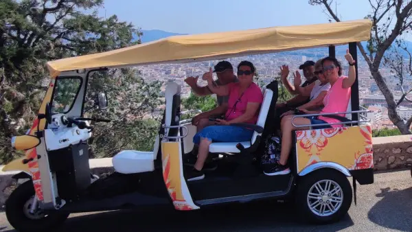 Balade bord de mer en tuk tuk électrique !