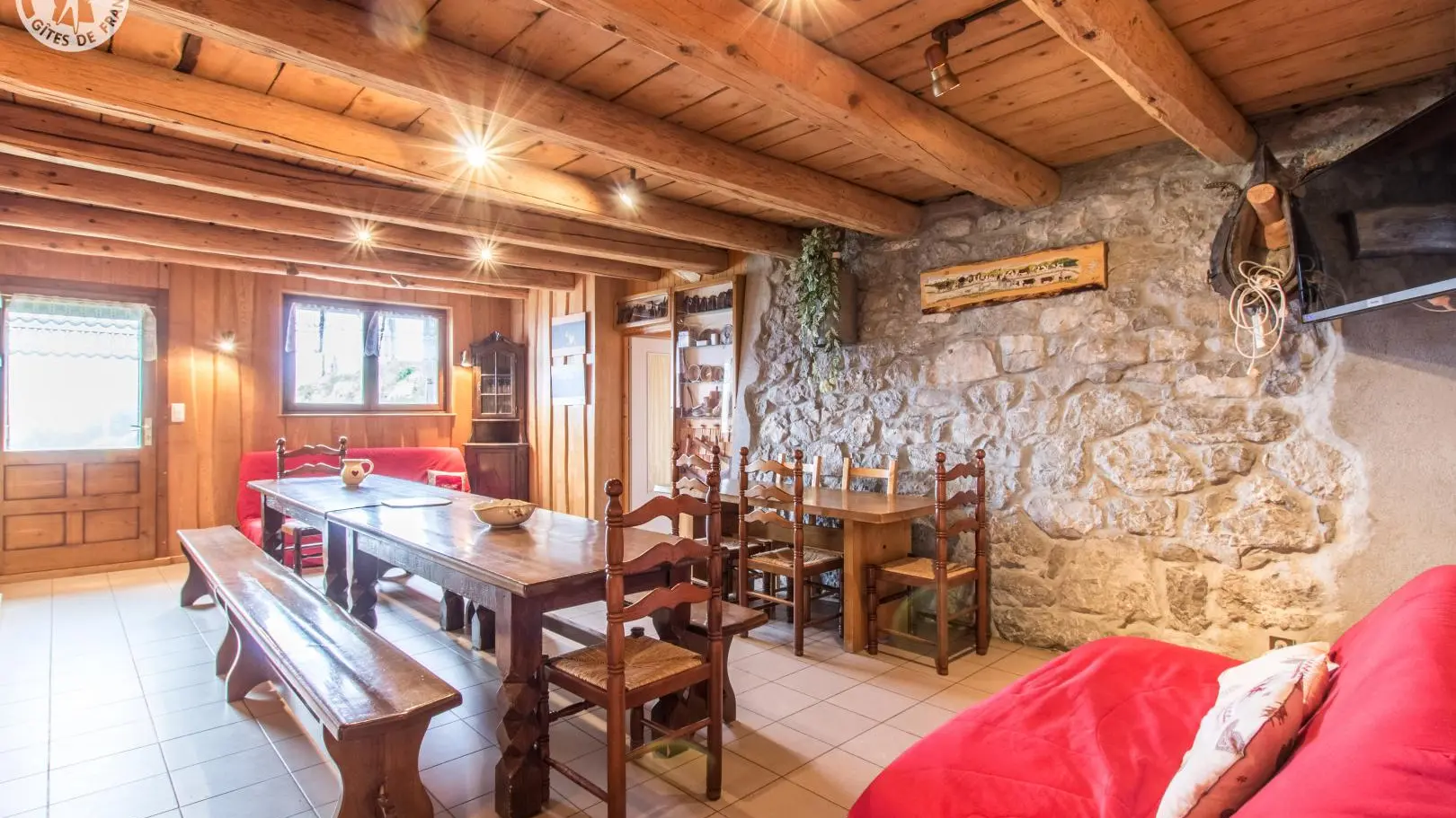 Vaste séjour avec seconde cuisine