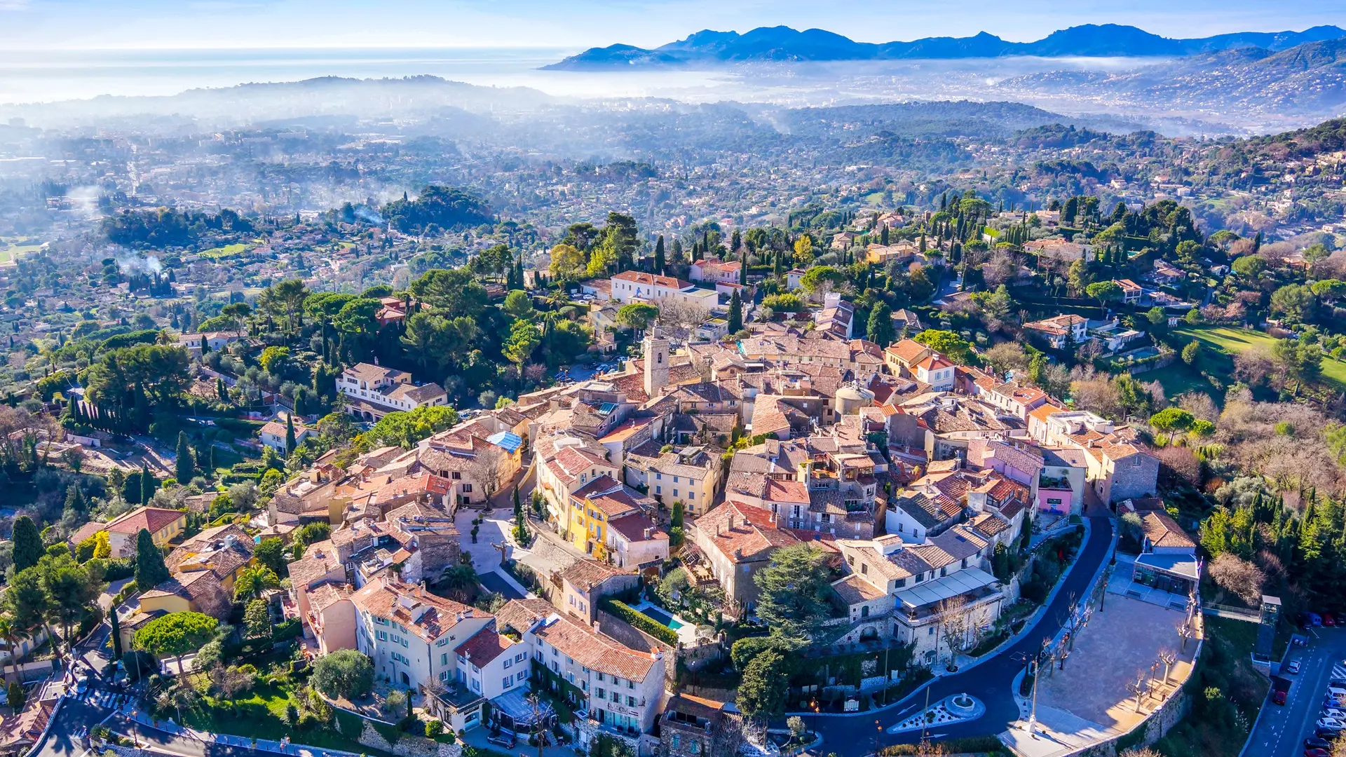 Vue aérienne du village de Mougins