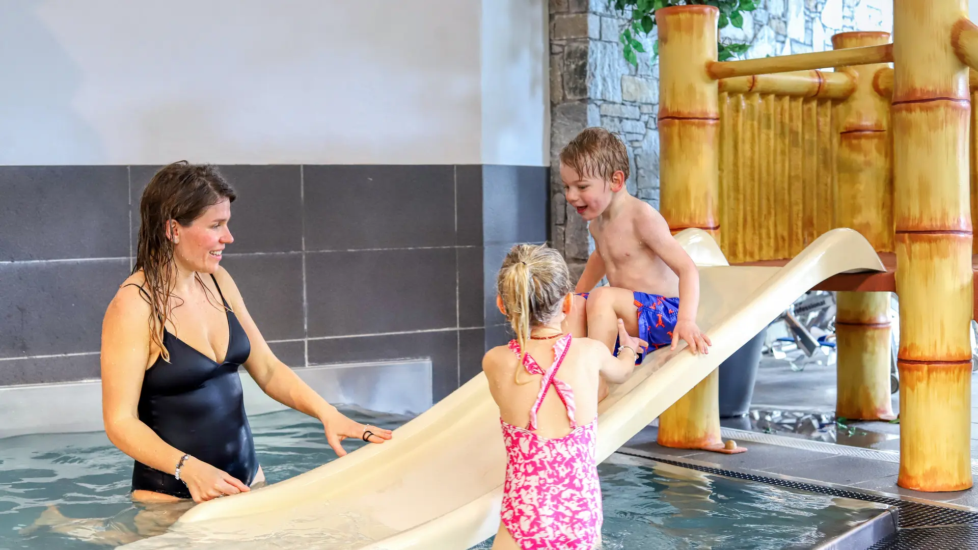 Paddling pool with slide for toddlers