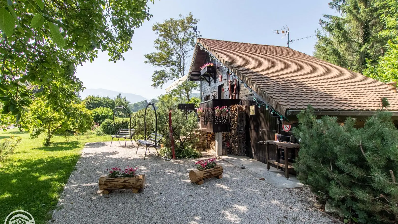 Accès depuis entrée et stationnement