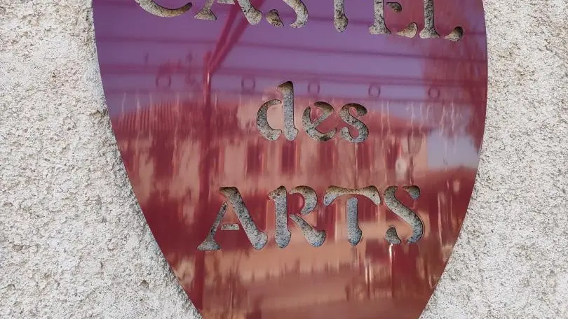 Le blason du Castel des Arts