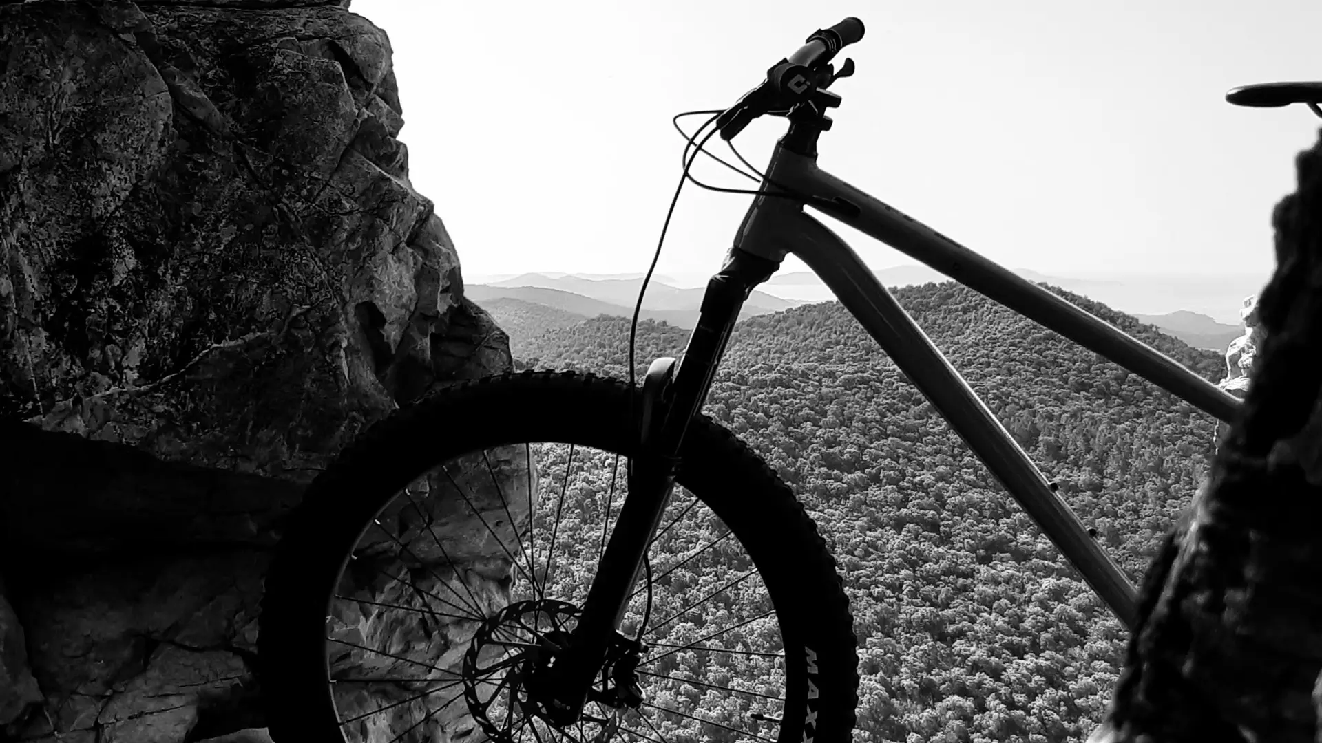 Massif des Maures et VTT - Dropbikes Rental à La Londe