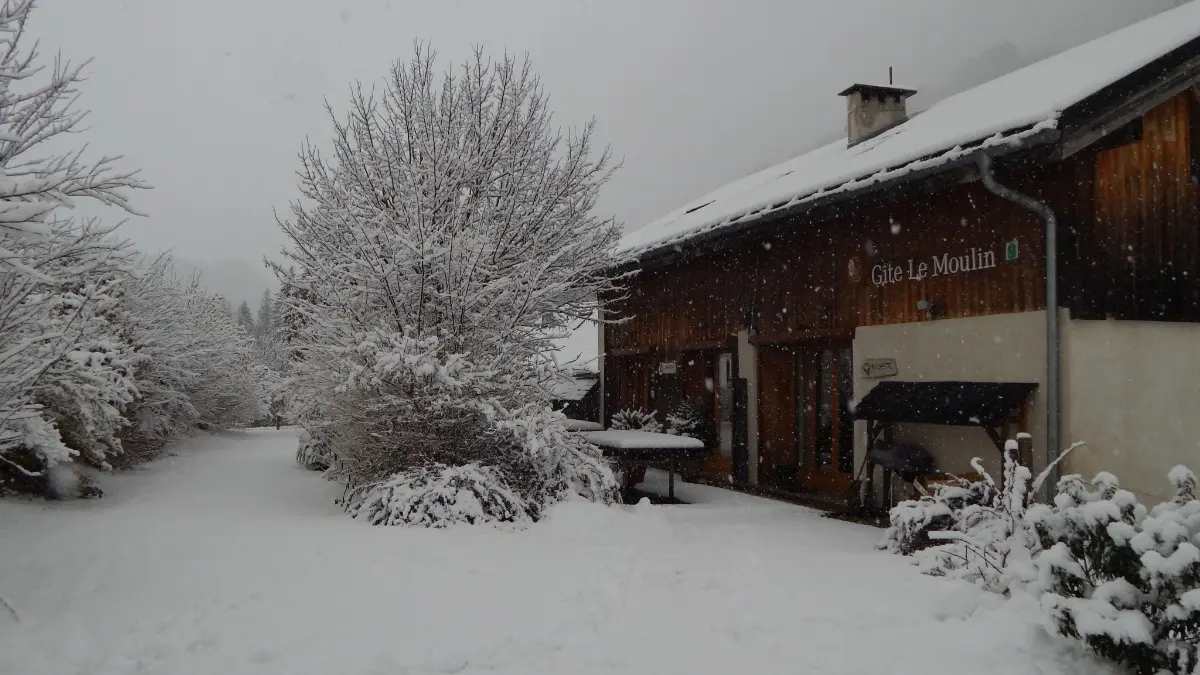 Gite le Moulin sous la neige Massif des Bauges