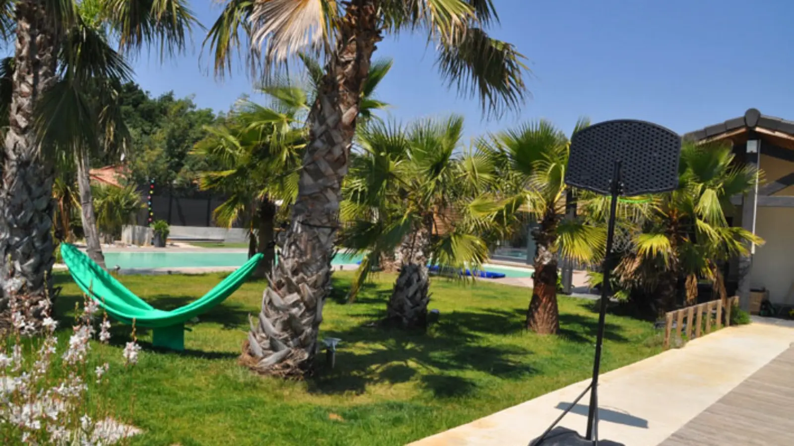 Côté jardin Villa Carroubier à La Londe les Maures