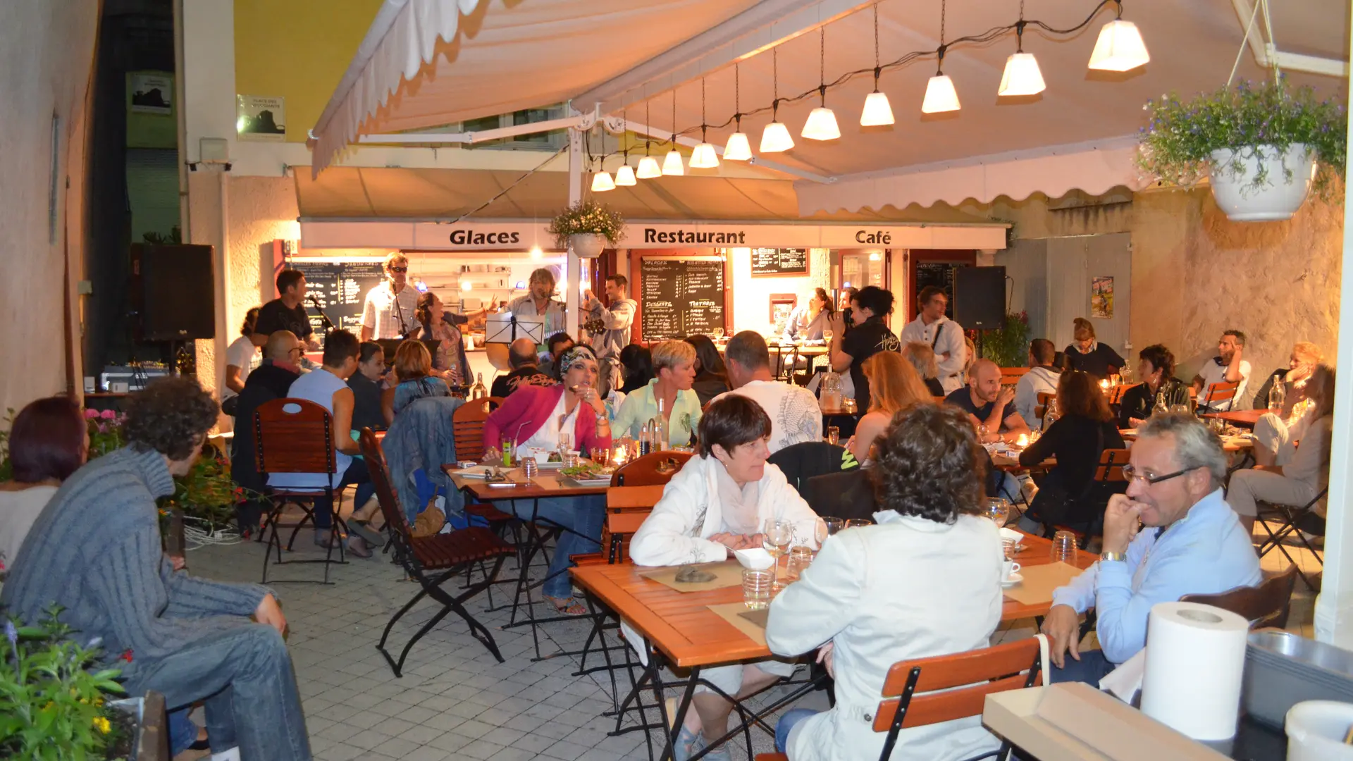 Nature Café,  en soirée