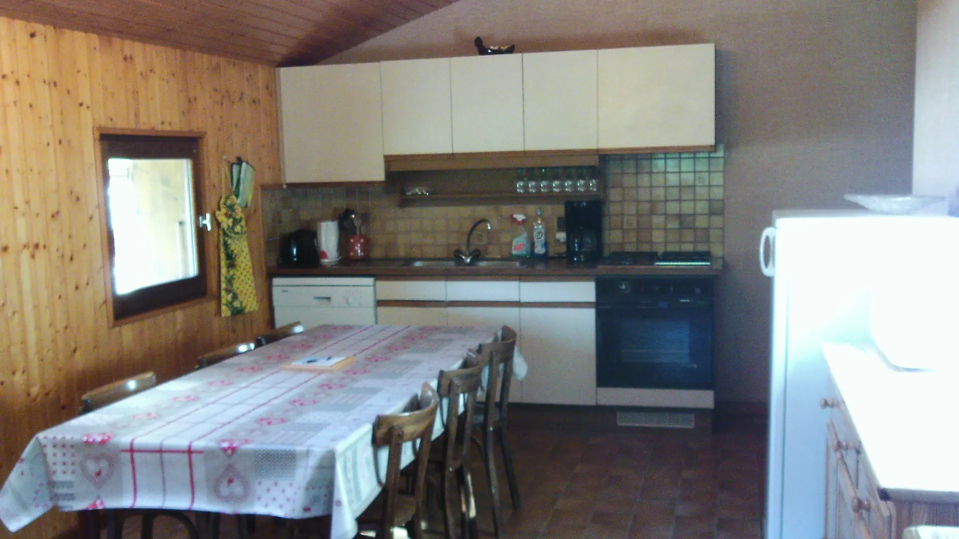 Salle à manger et coin cuisine/Dining room and kitchen-Charvin n°1-Le Grand-Bornand
