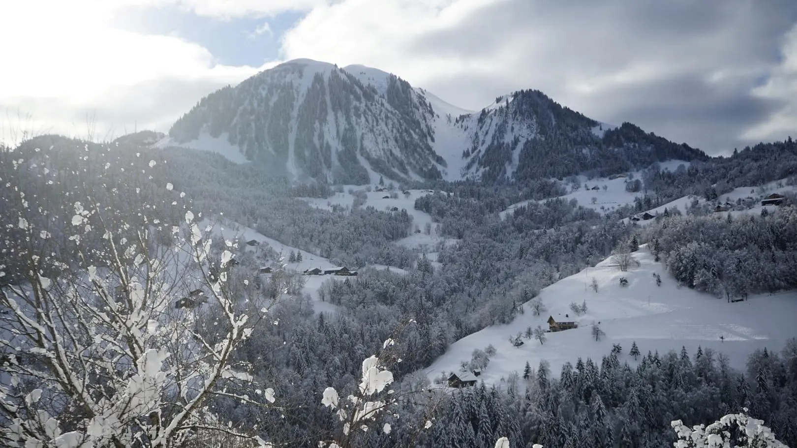 Vue sur le Sulens depuis le gîte.