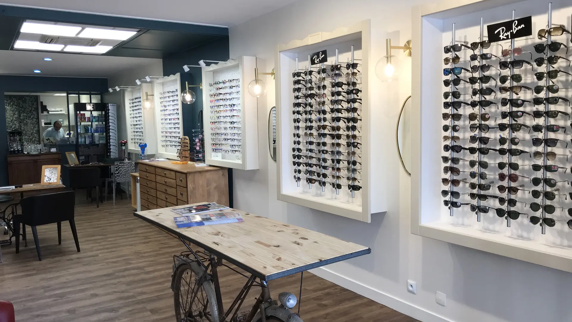 Optique Ré est dédié à l'optique et aux lunettes de soleil.