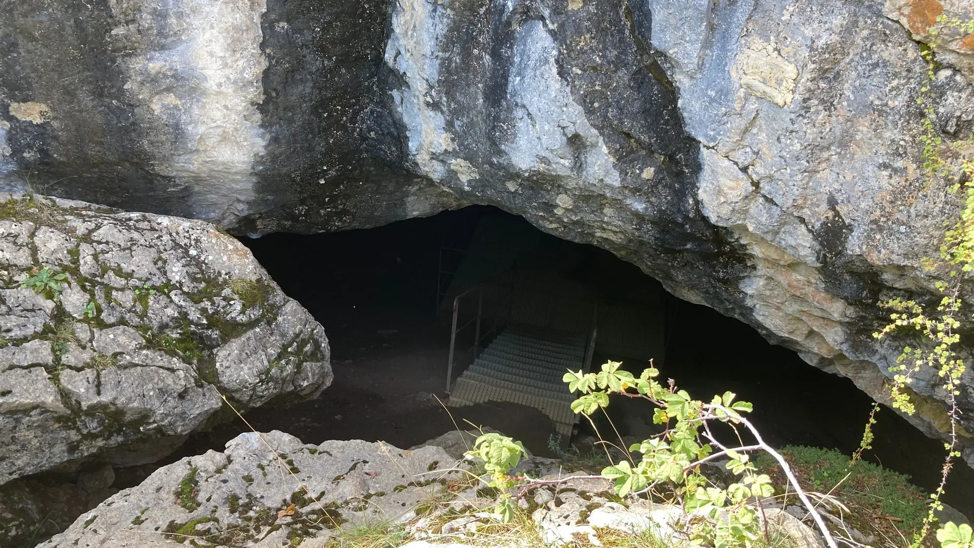 Entrée de la grotte Saint-Vincent