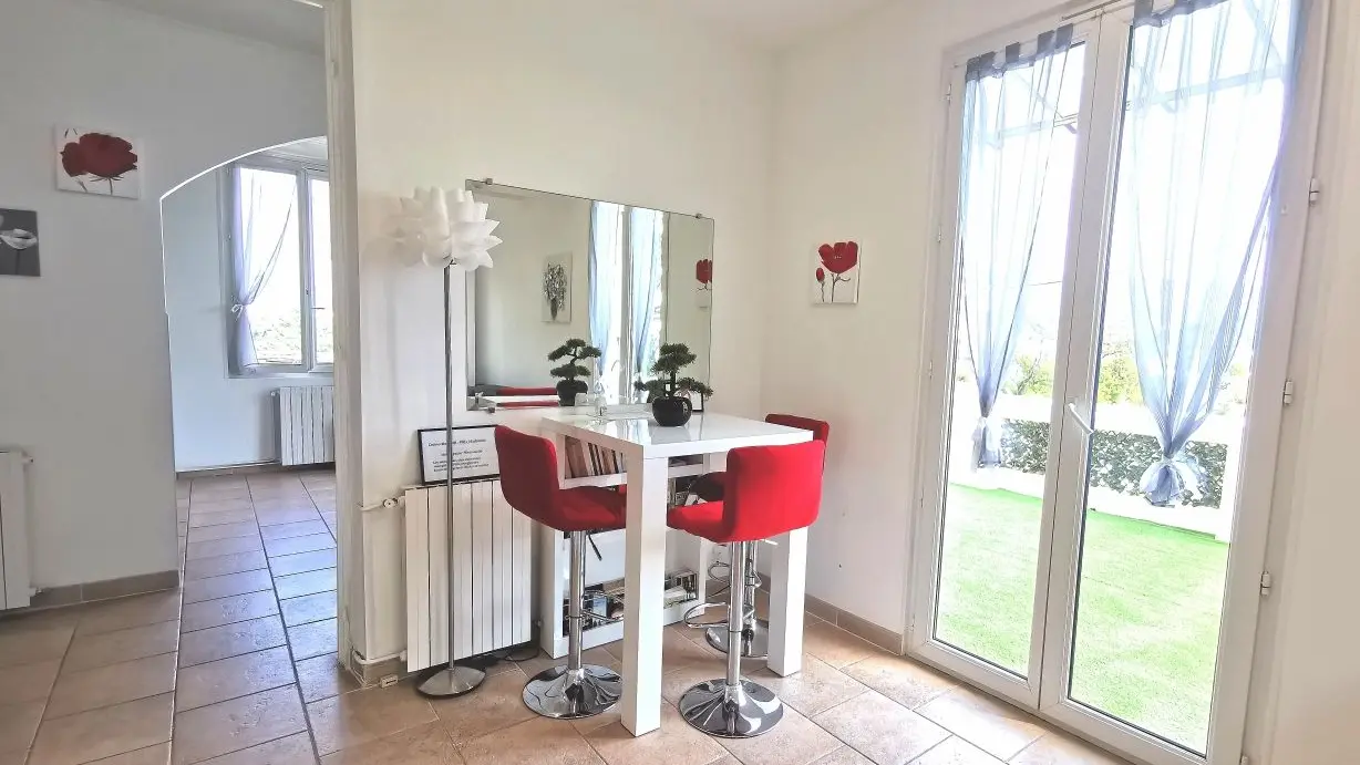 salon accès sur la terrasse de 40m2- Villa Madeleine - Gîtes de France Colomars