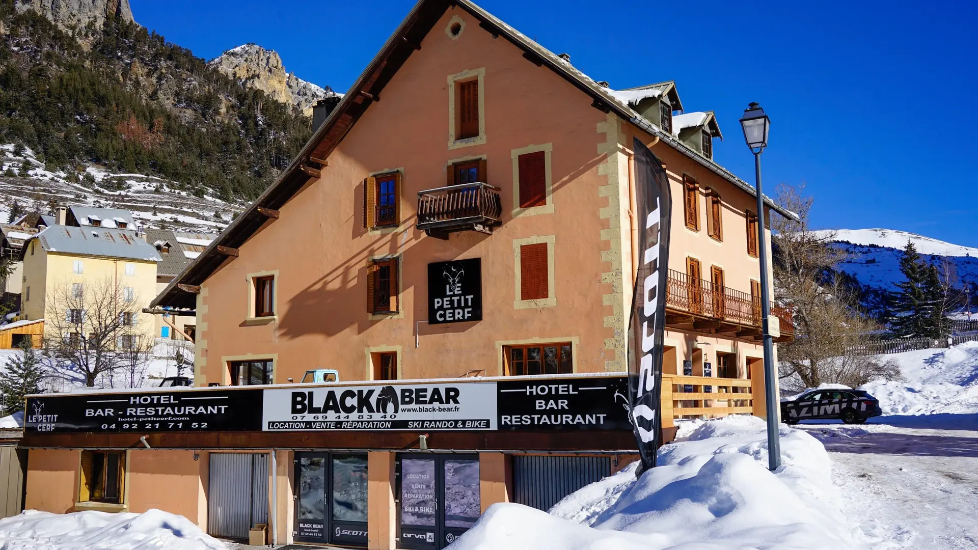 L'hotel sous le soleil et la neige