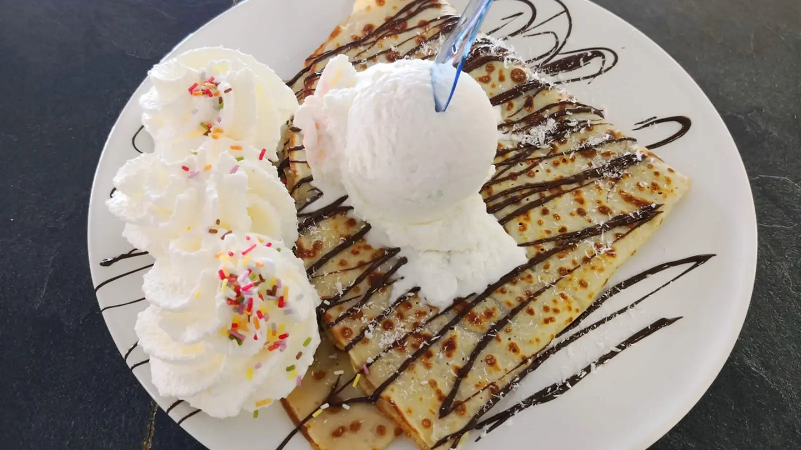 Crêpe gourmande sucrée ou salée à déguster Au Petit Gourmand