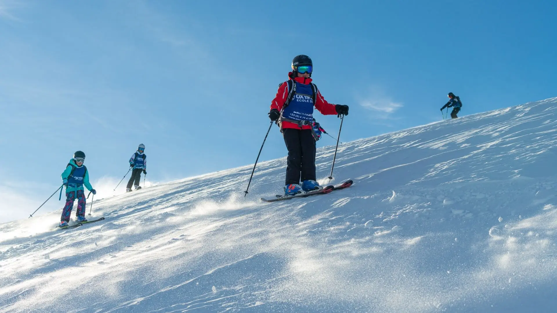 Les ados découvrent le hors-piste en toute sécurité
