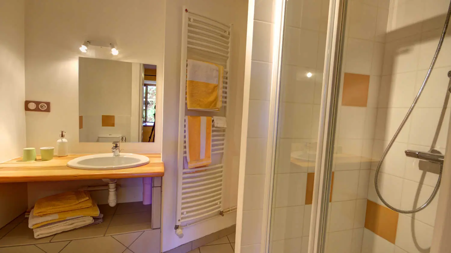 Chambre chèvrefeuille : salle d'eau