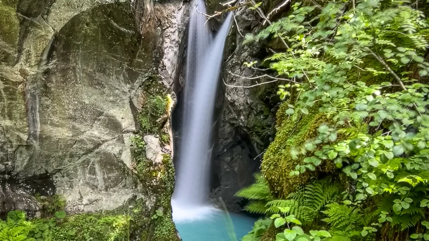 Cascade aux Contamines Montjoie dans la réserve naturelle