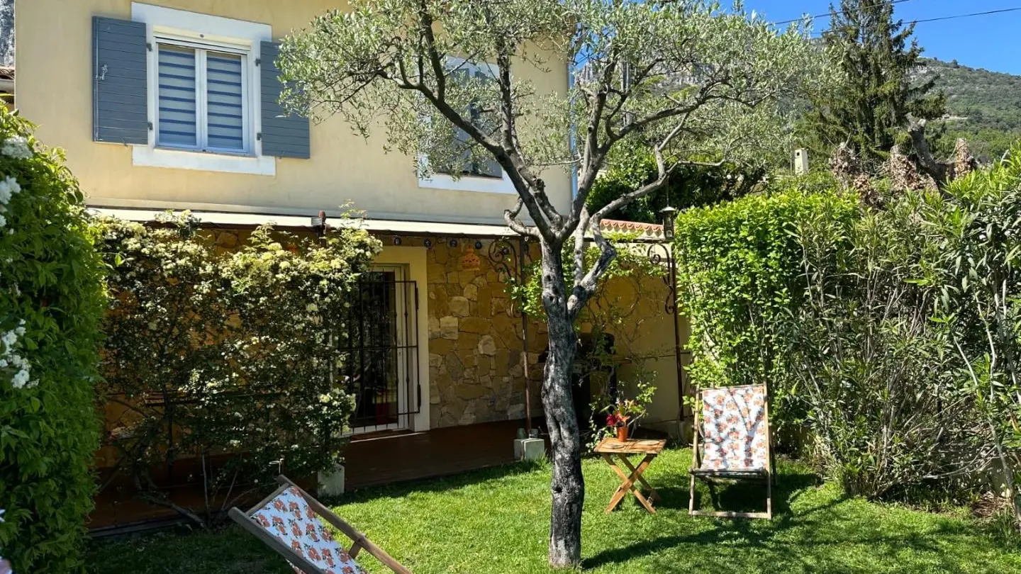 Gîte Olidom-Côté jardin-Saint Jeannet-Gîtes de France Alpes-Maritimes