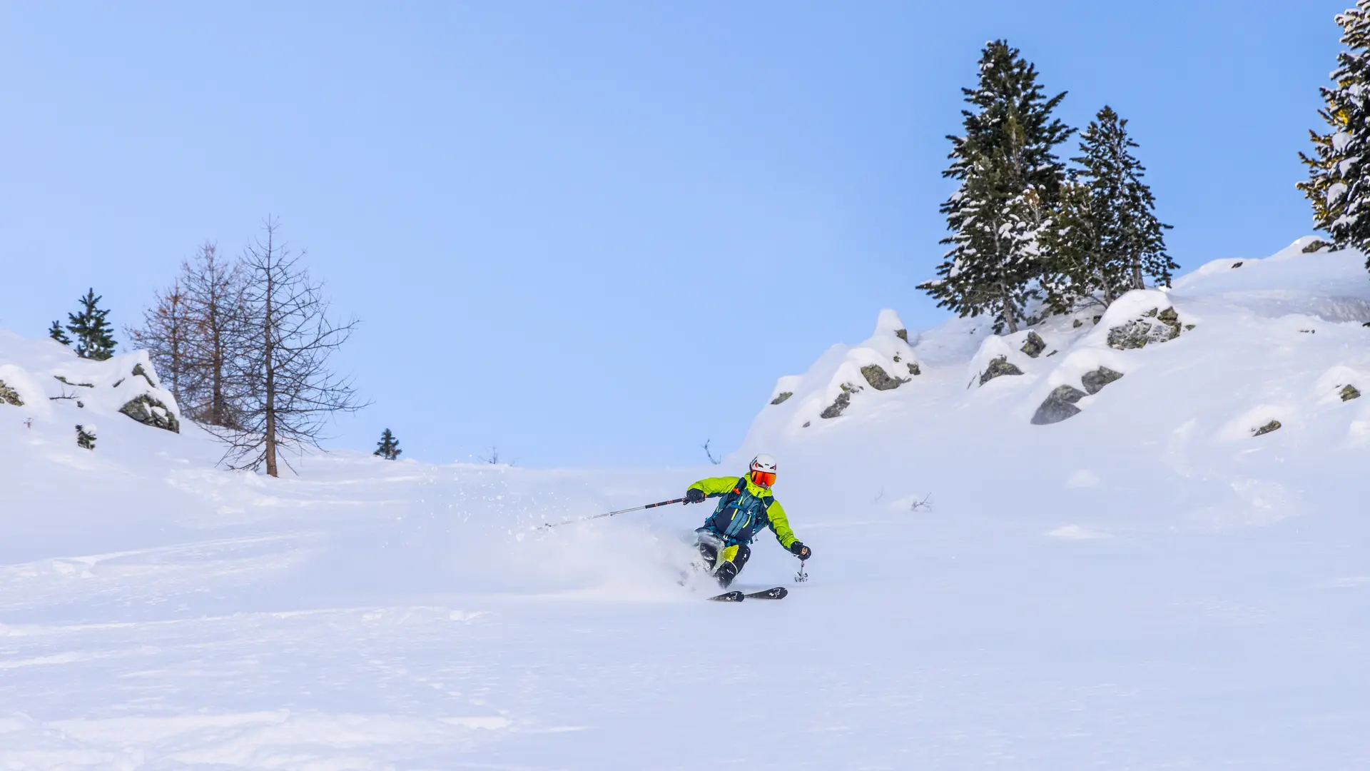 Descente à ski du refuge
