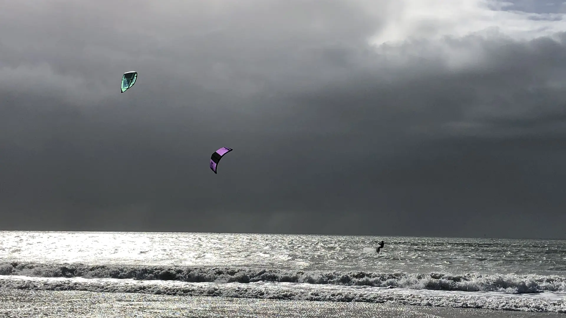 Kitesurfing courses in November