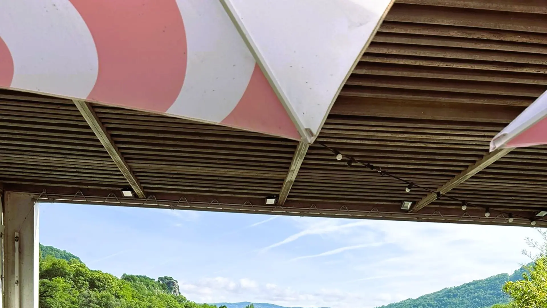 Terrasse vue sur l'étang