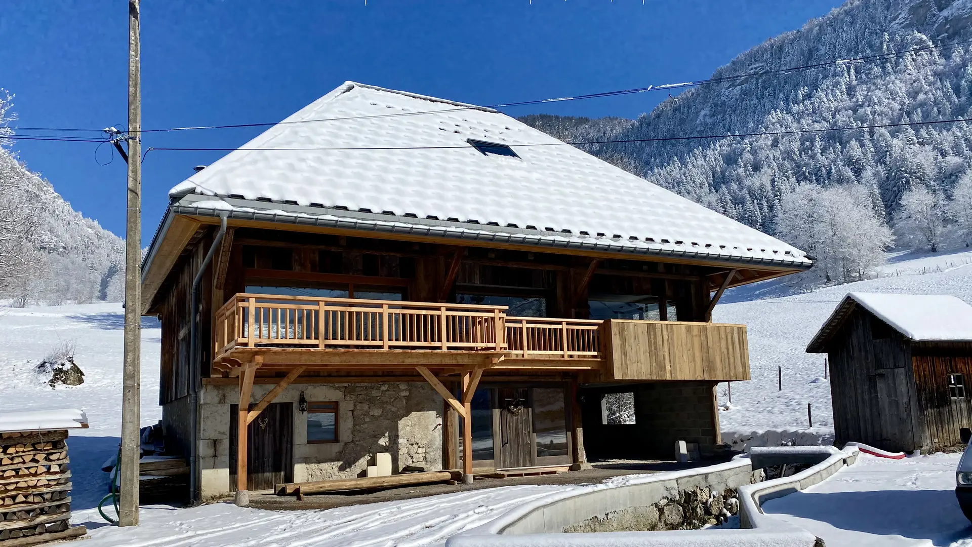 Maison sous la neige