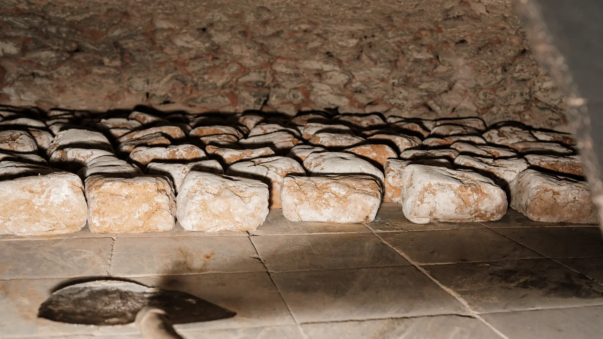 Cuisson du pain dans le four du Chazelet