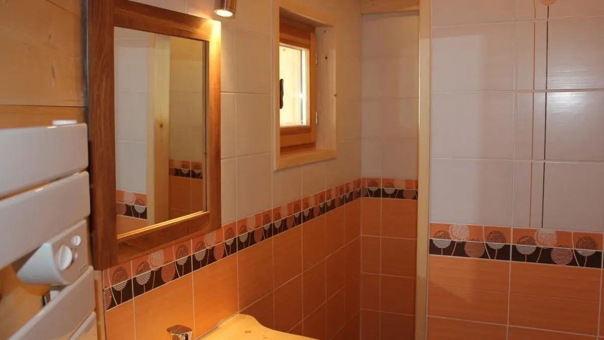 salle d'eau à l'étage, douche, lavabo, wc