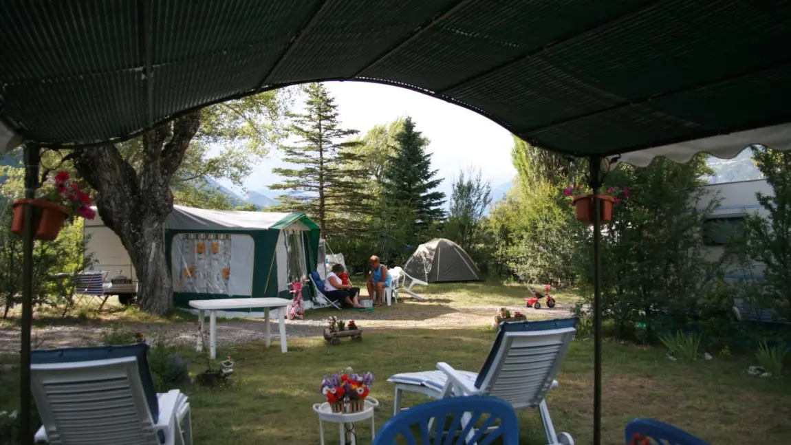 Intérieur camping en été