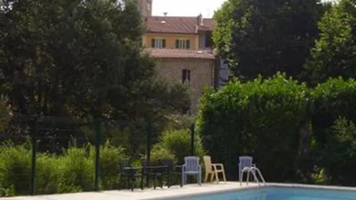 Piscine communale (mi-juin mi-septembre) et snack
cours natation, aquagym,...