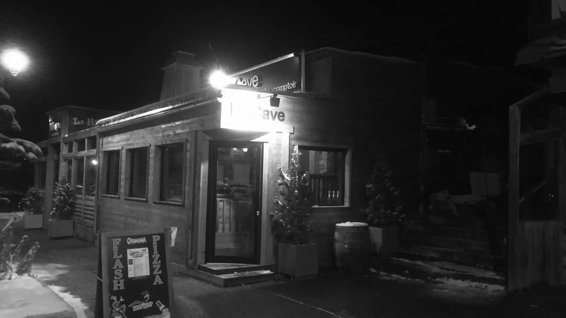 Extérieur _La Cave sur le comptoir