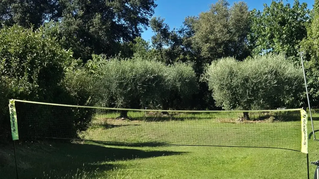 c'est parti !!! une partie de badminton, de volley ou de tennis c'est au choix les ballons et raquettes sont à votre disposition