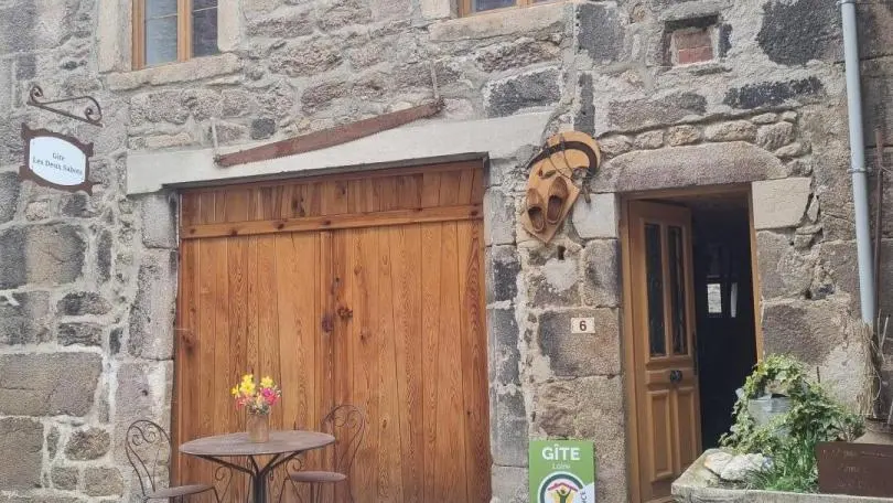 Sauvain, village de caractère. Le gîte se situe dans le coeur de du village classé.