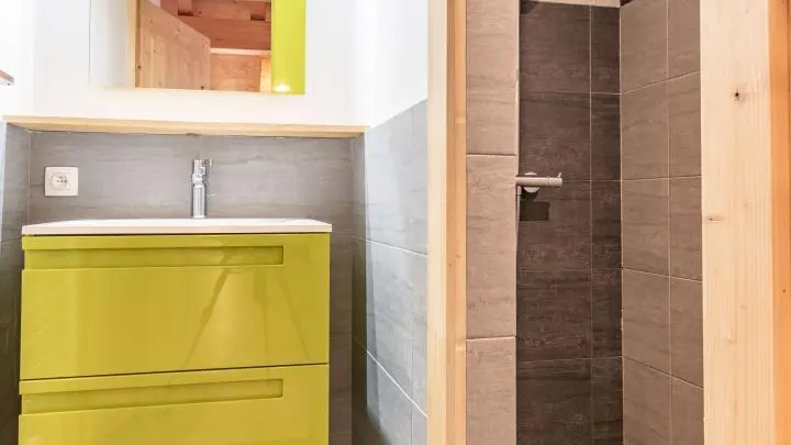 salle d'eau avec douche à l'italienne