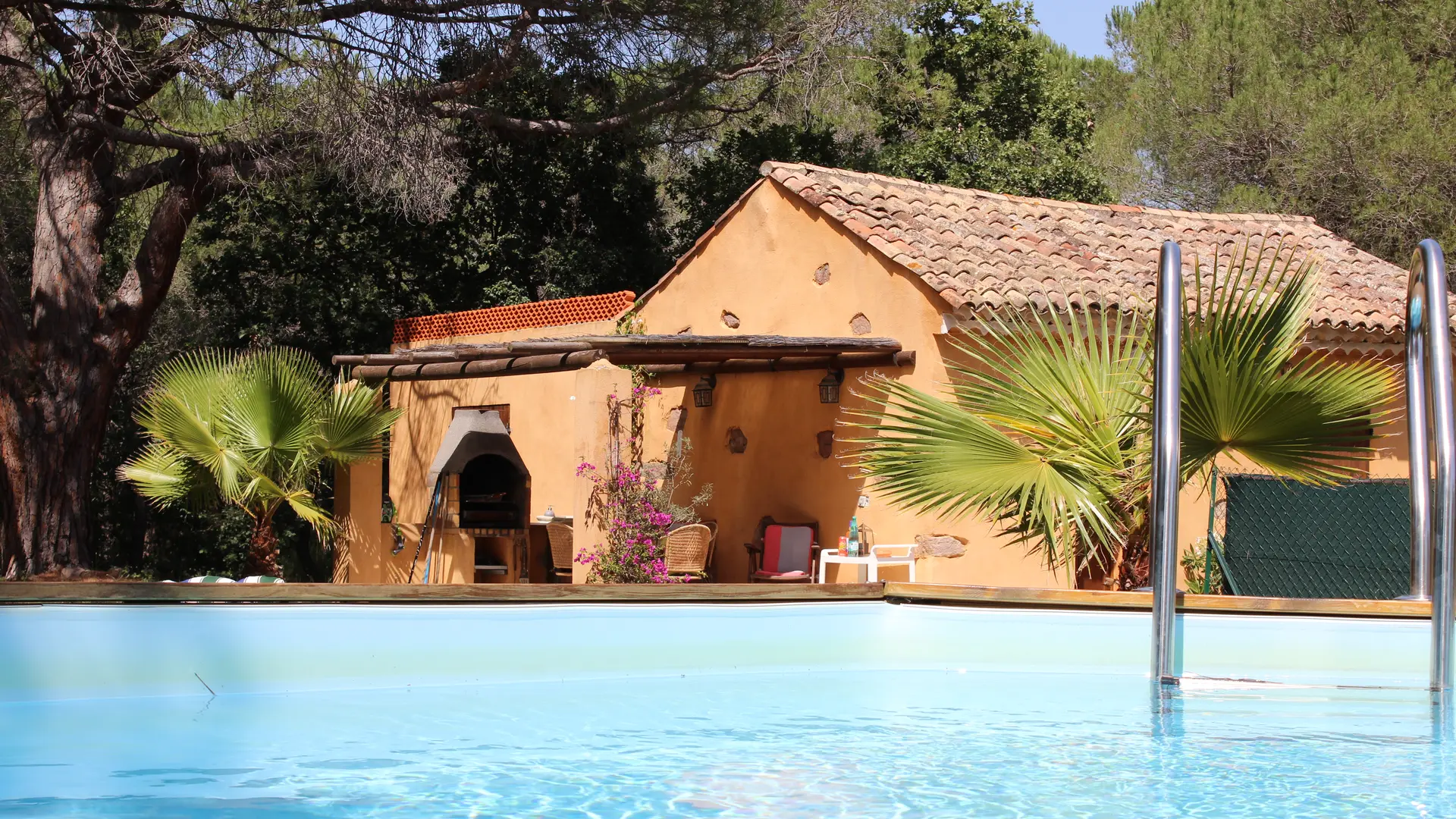 Le Bastidon sous les Pins