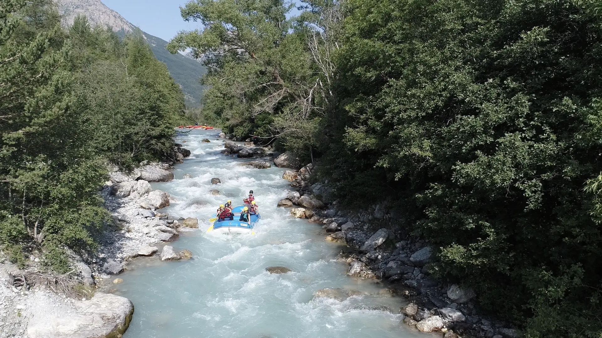 Descente du rapides des Guibertes sur la Haute Guisane pendant nos sorties découvertes