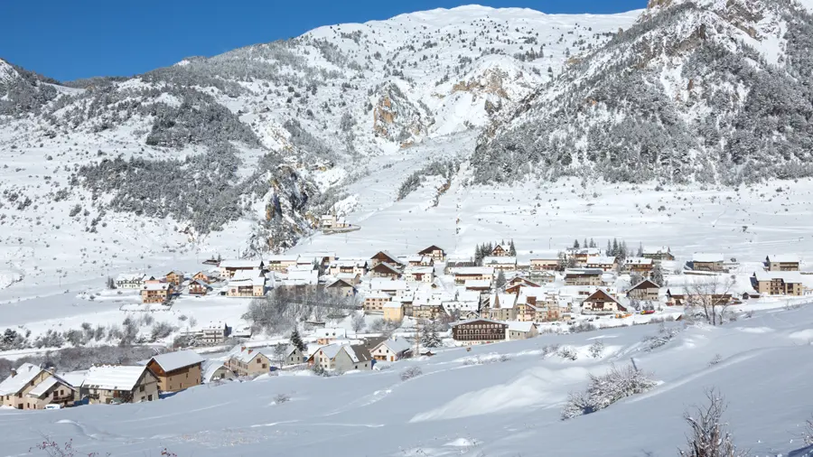 Le village de Cervières sous la neige