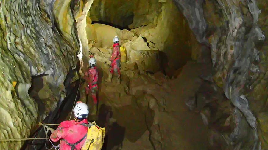 Initiation à la spéléologie