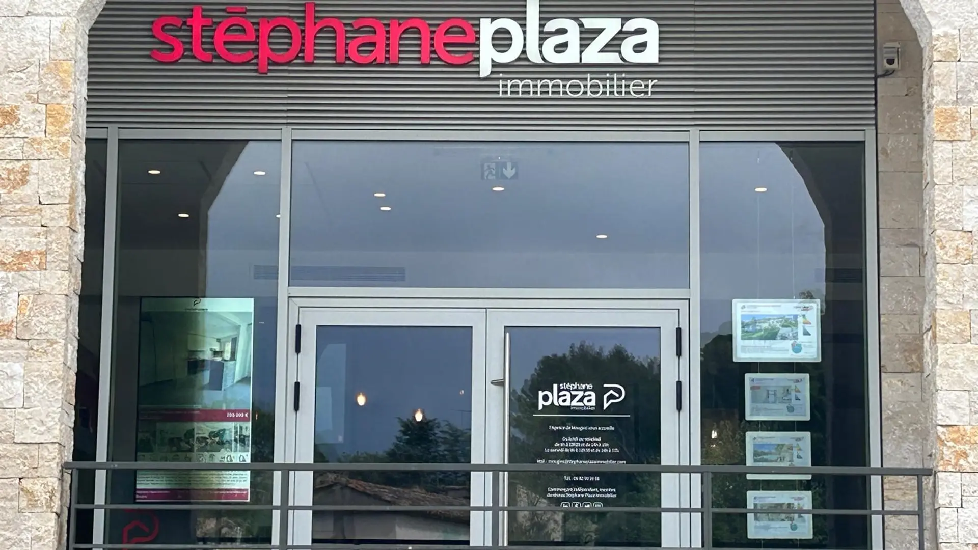 Devanture agence immobilière Stéphane Plaza Mougins