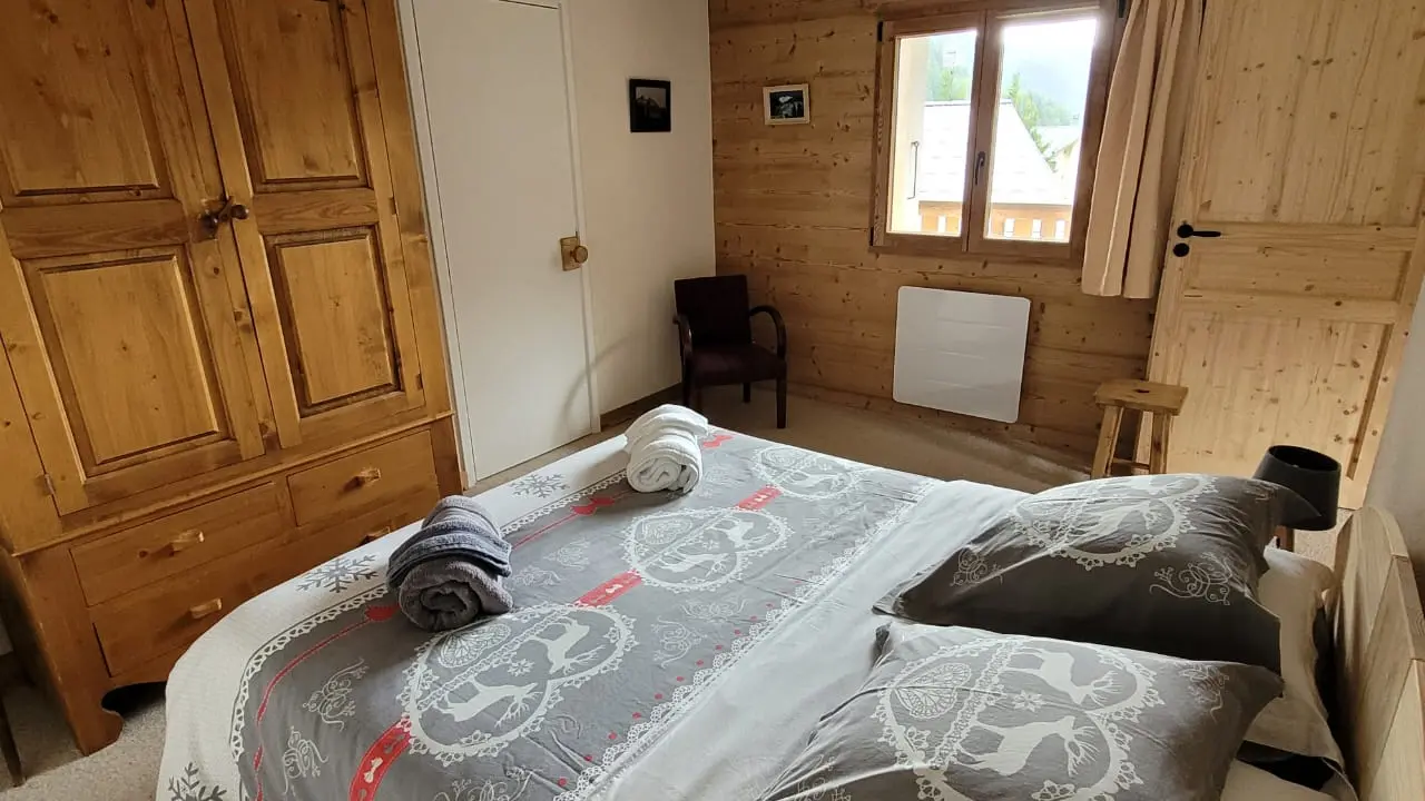 CHAMBRE LIT QUEEN SIZE