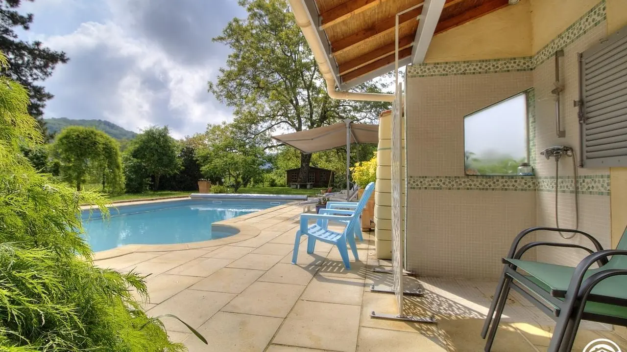 La douche pour la piscine