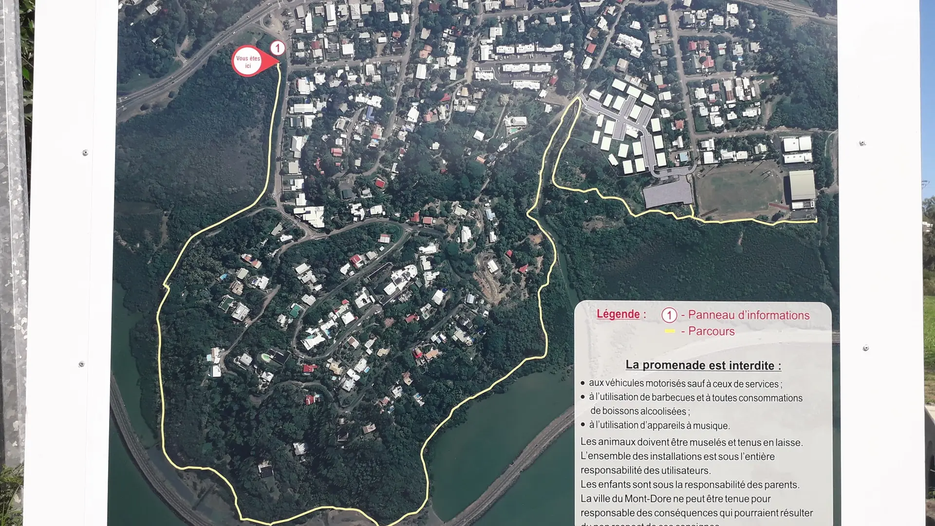 Panneau d'informations au départ de la promenade