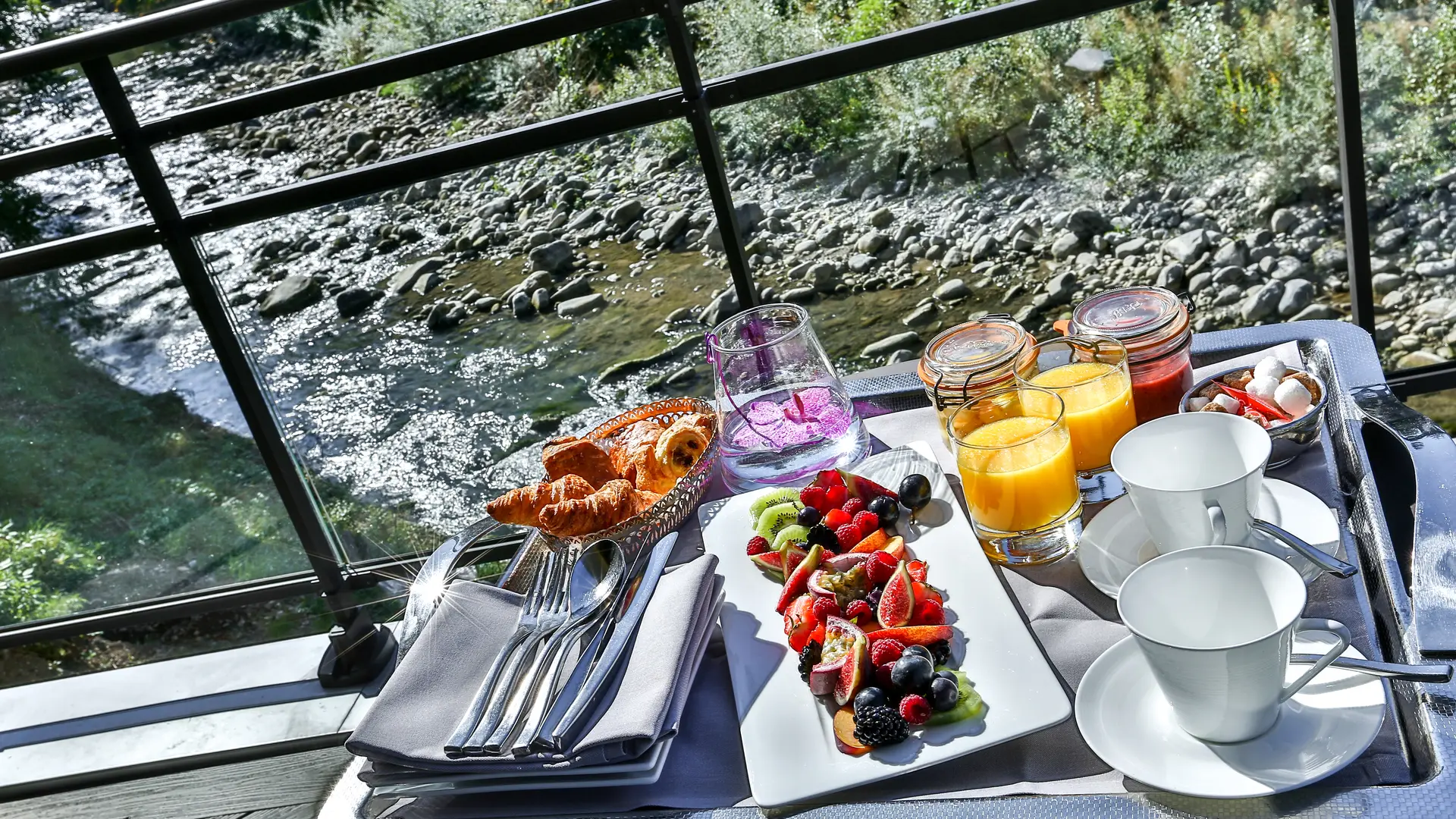 Petit déjeuner terrasse