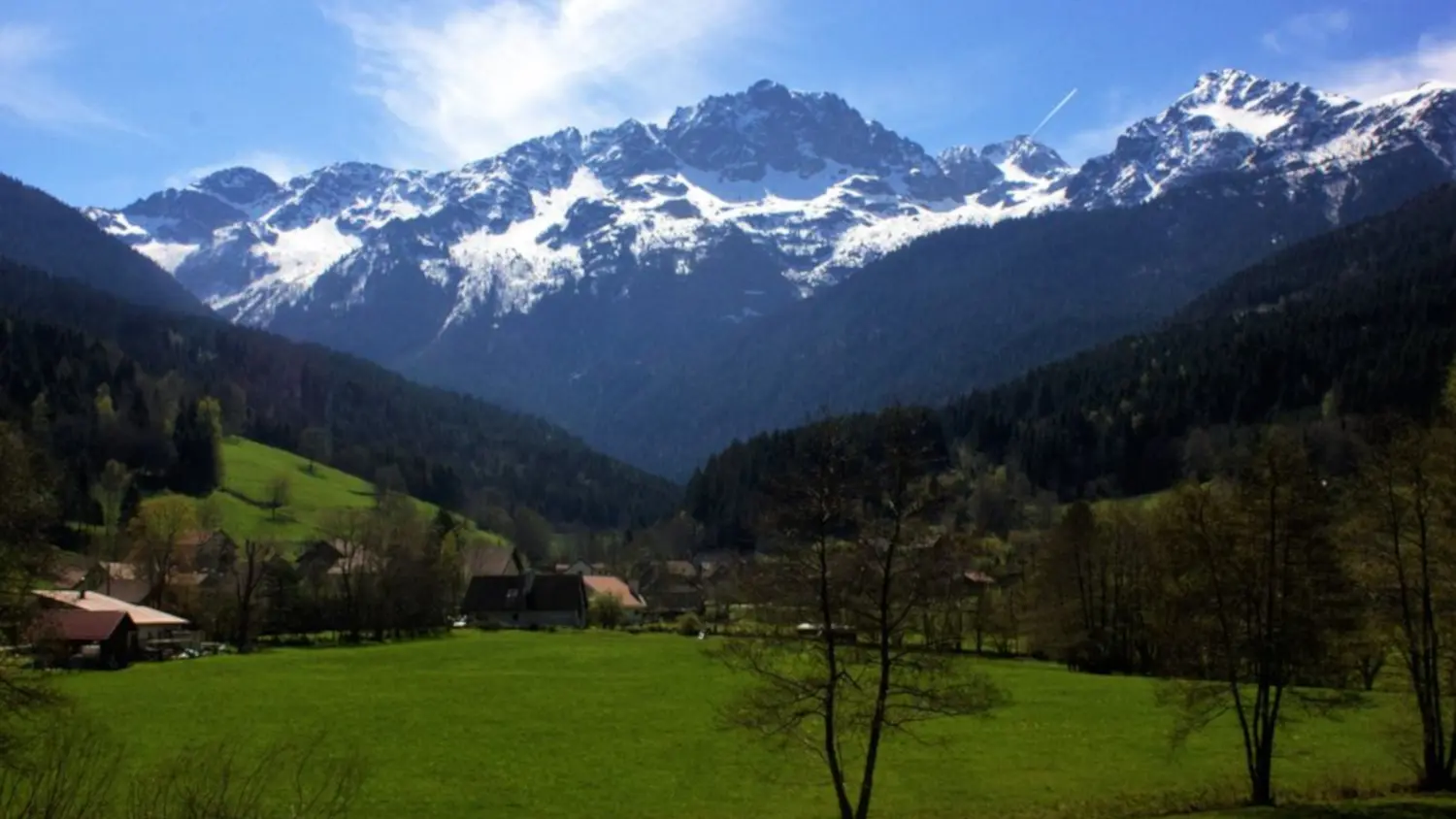 Le hameau de La Boutière au pied du Ferrouillet