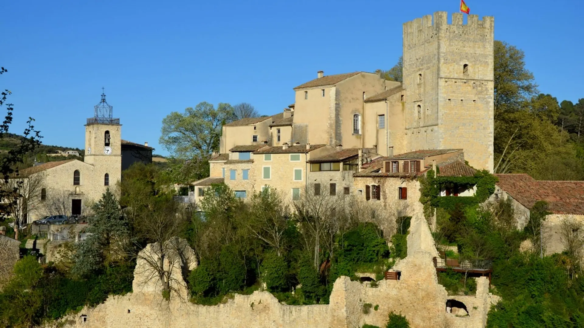 Esparron et les ruines de Viére