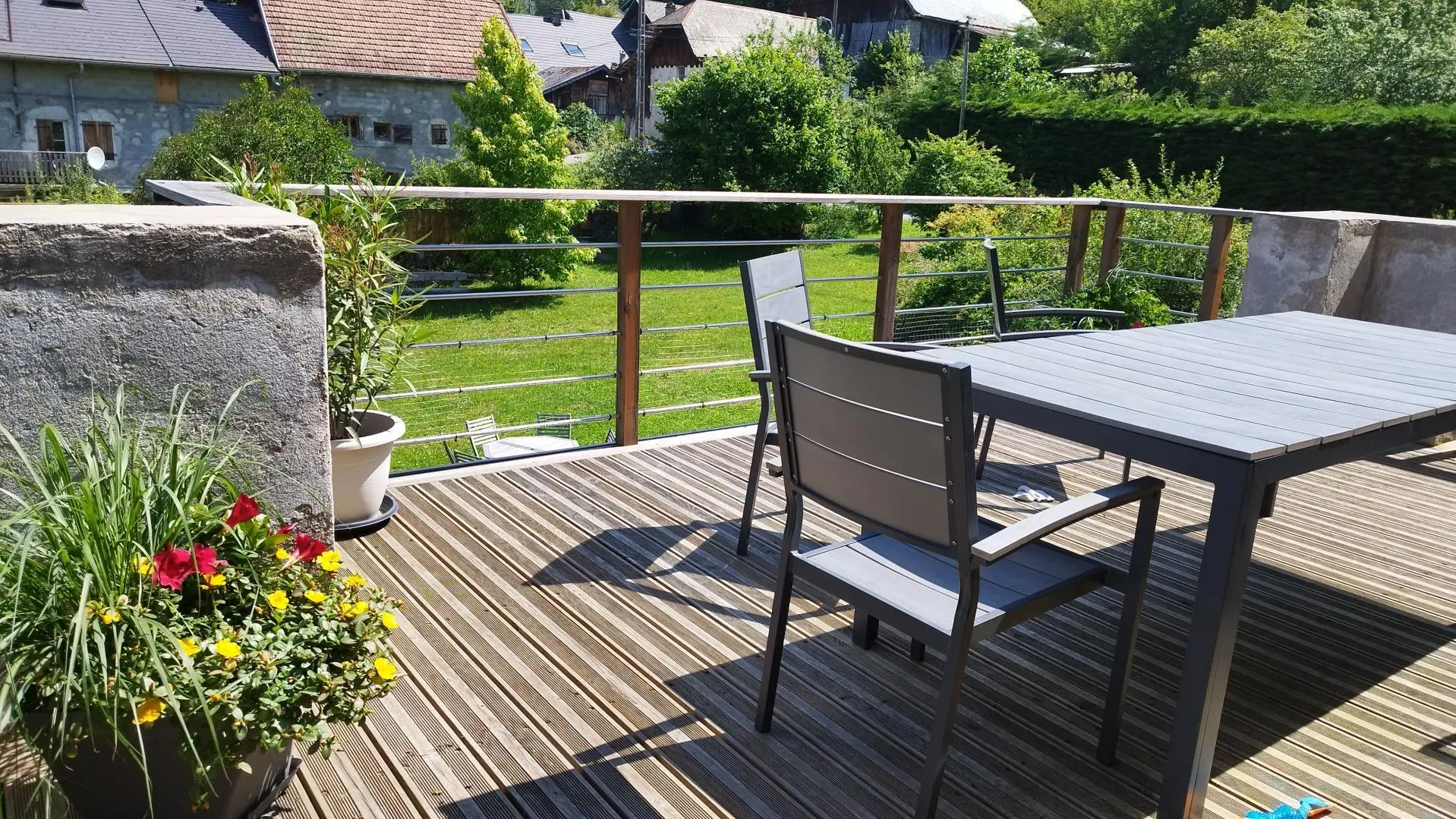La terrasse bien ensoleillée