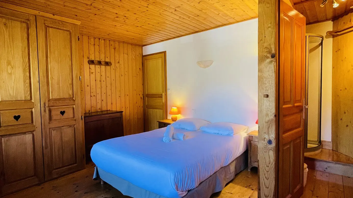 Chambre 1 avec lit double