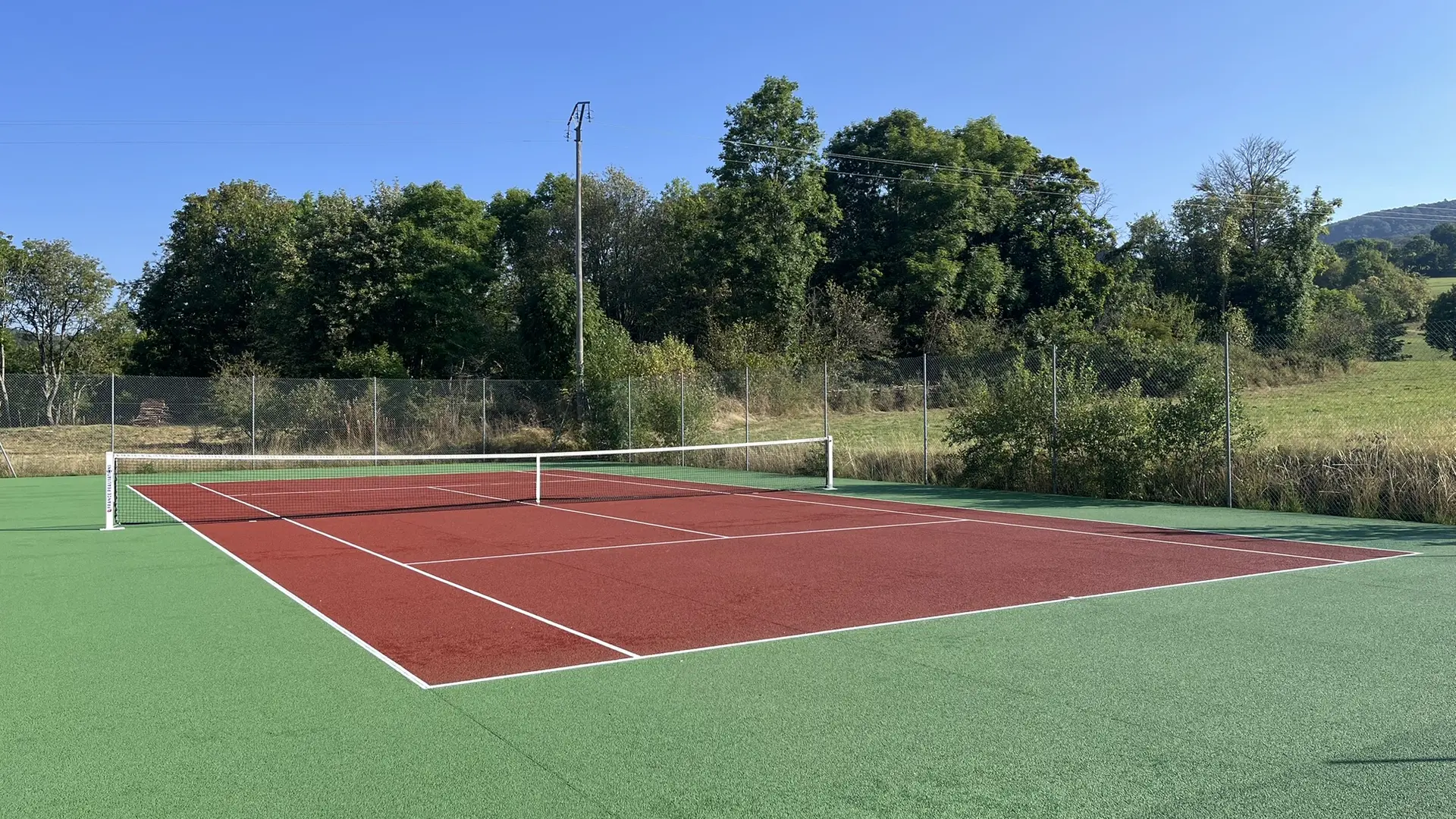 Court de tennis aux Plans d'Hotonnes_Haut Valromey