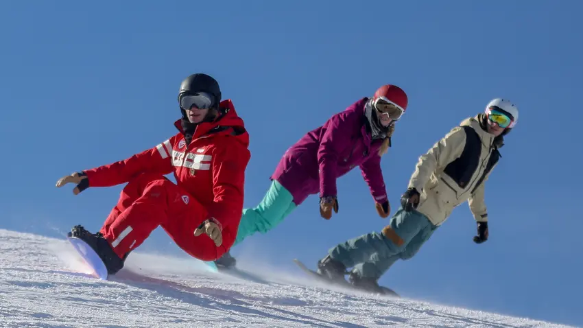 Cours individuel de snowboard pour jeunes sur piste